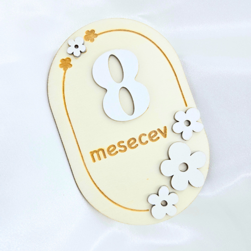 Lesene mesečne ploščice mejnikov z rožicami